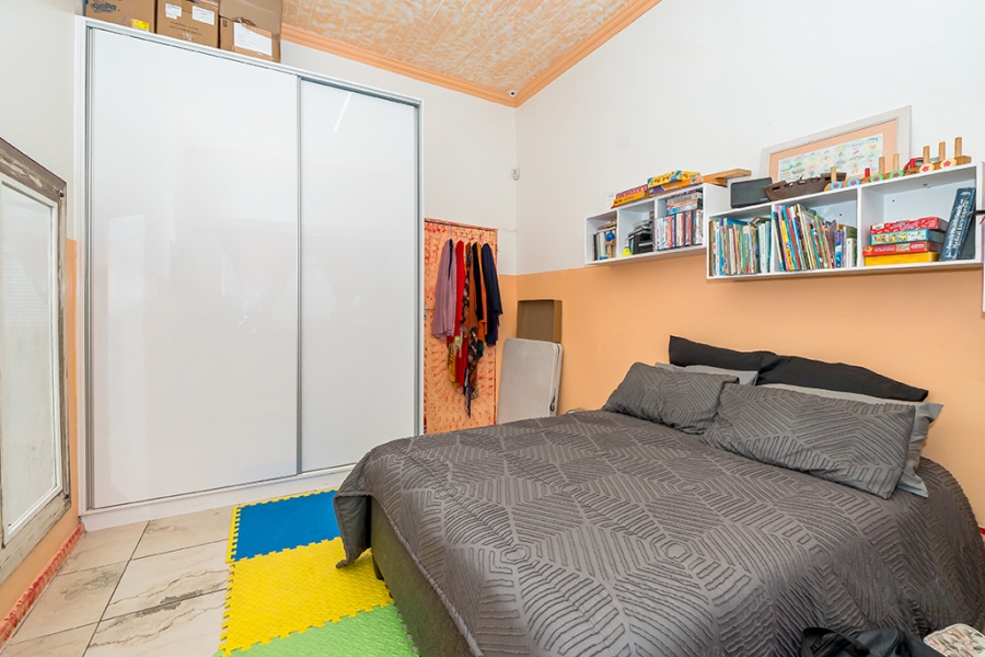 5 Bedroom Property for Sale in Wynberg Upper Western Cape